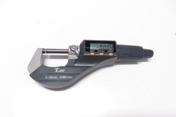 DL-M030 Digital micrometer in plastic case